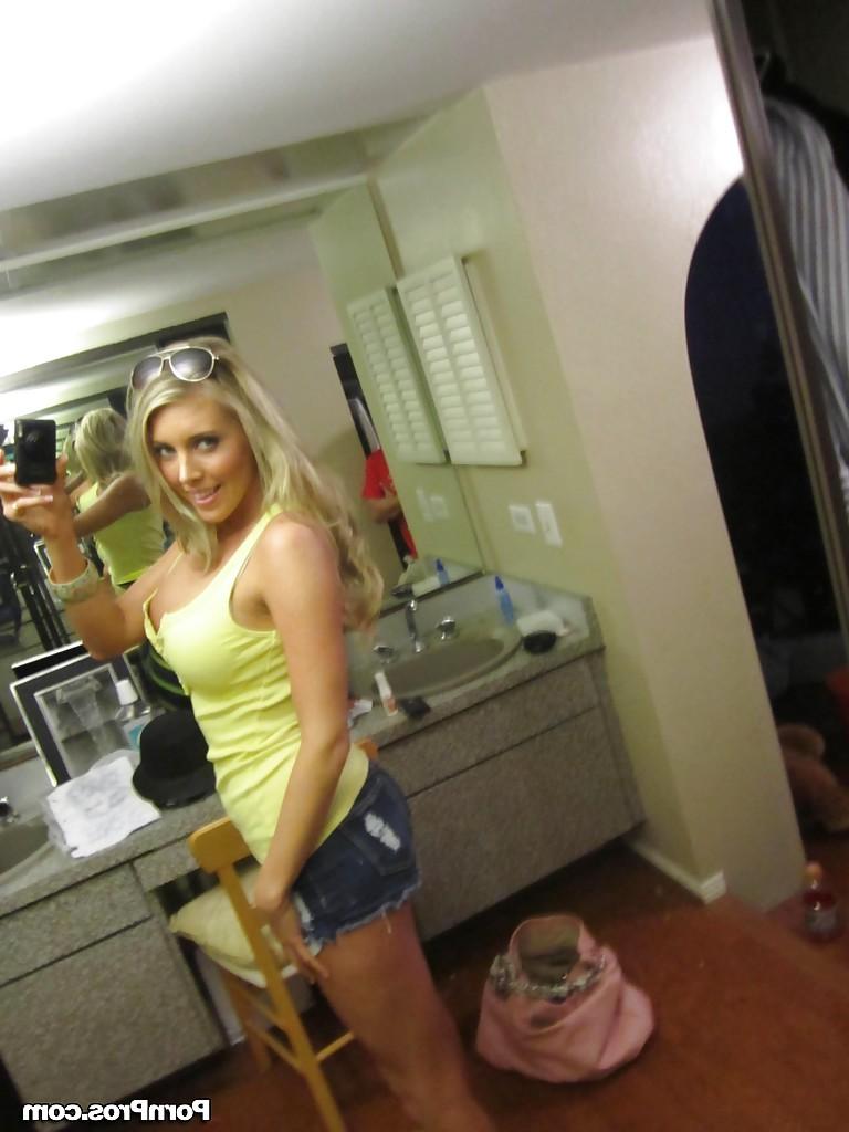 15P La novia rubia samantha saint revela sus grandes tetas y su excelente culo
