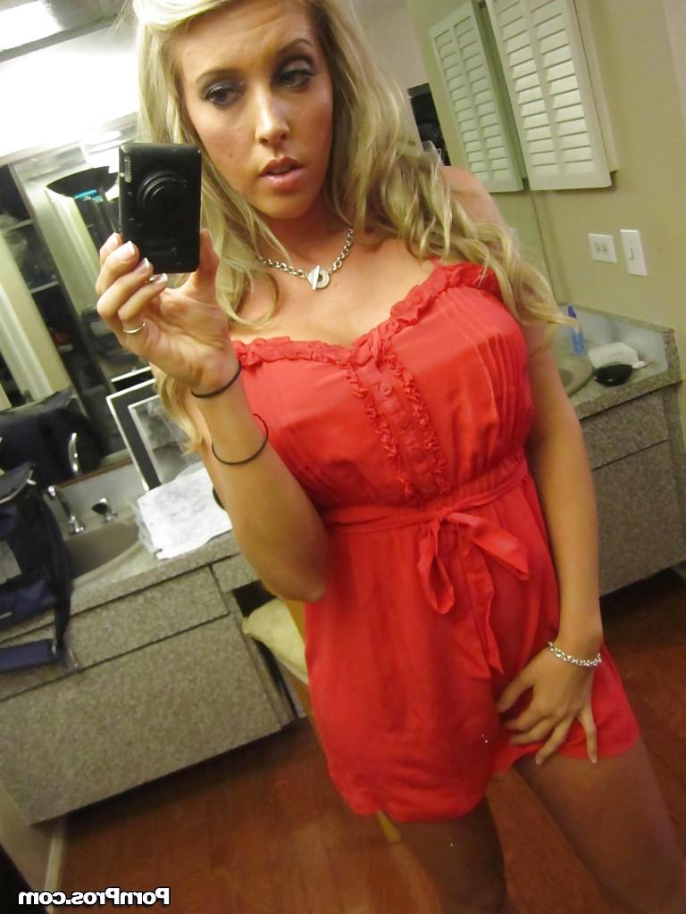 15P La novia rubia samantha saint revela sus grandes tetas y su excelente culo