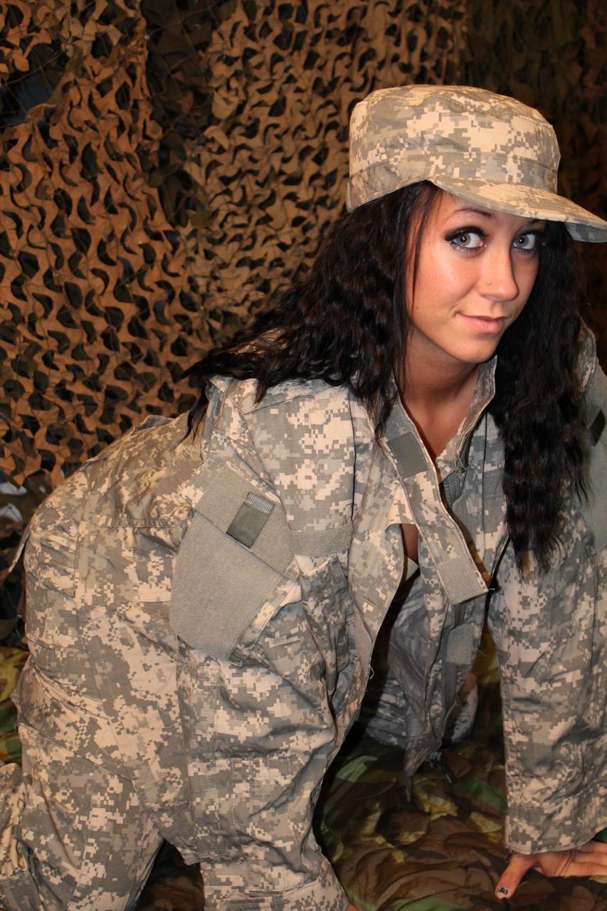 16P Garotas militares gostosas