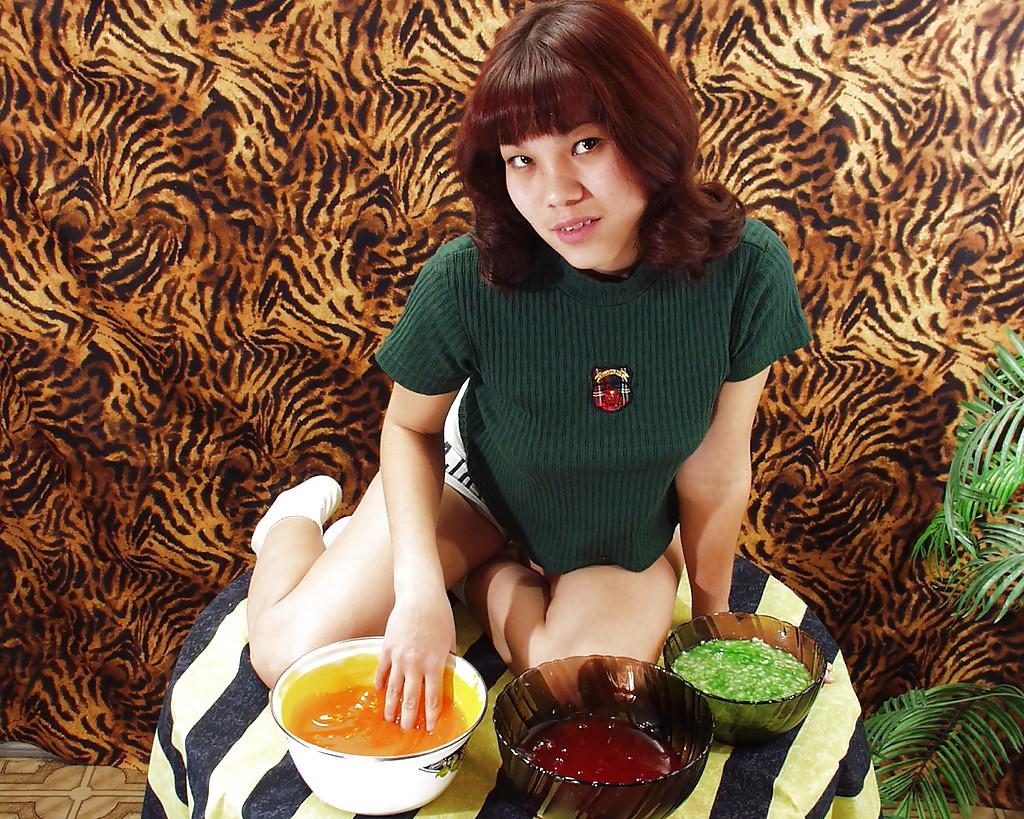 16P Lecherous thai floosie makes some non nude messy and slimy action