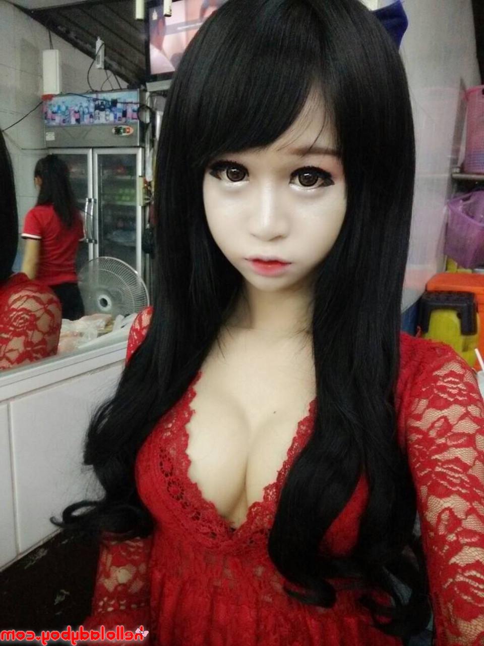 20P Hermosa asiática muestra sus grandes tetas en una compilación caliente