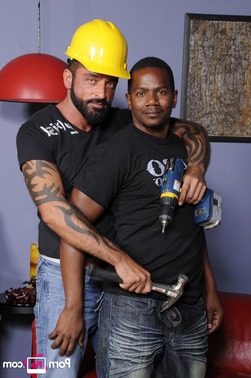 20P Os faz-tudo gays Lance Kincaid e Tom Colt exibem seus grandes músculos