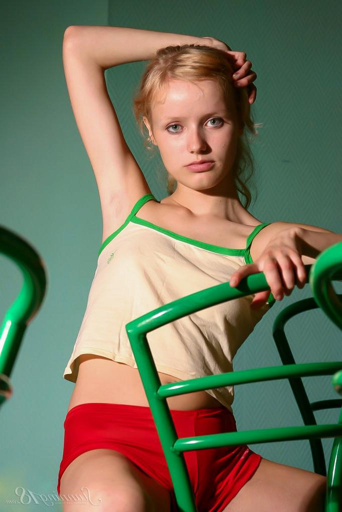 16P Atemberaubende 18 mit Yana F Nude Gallery