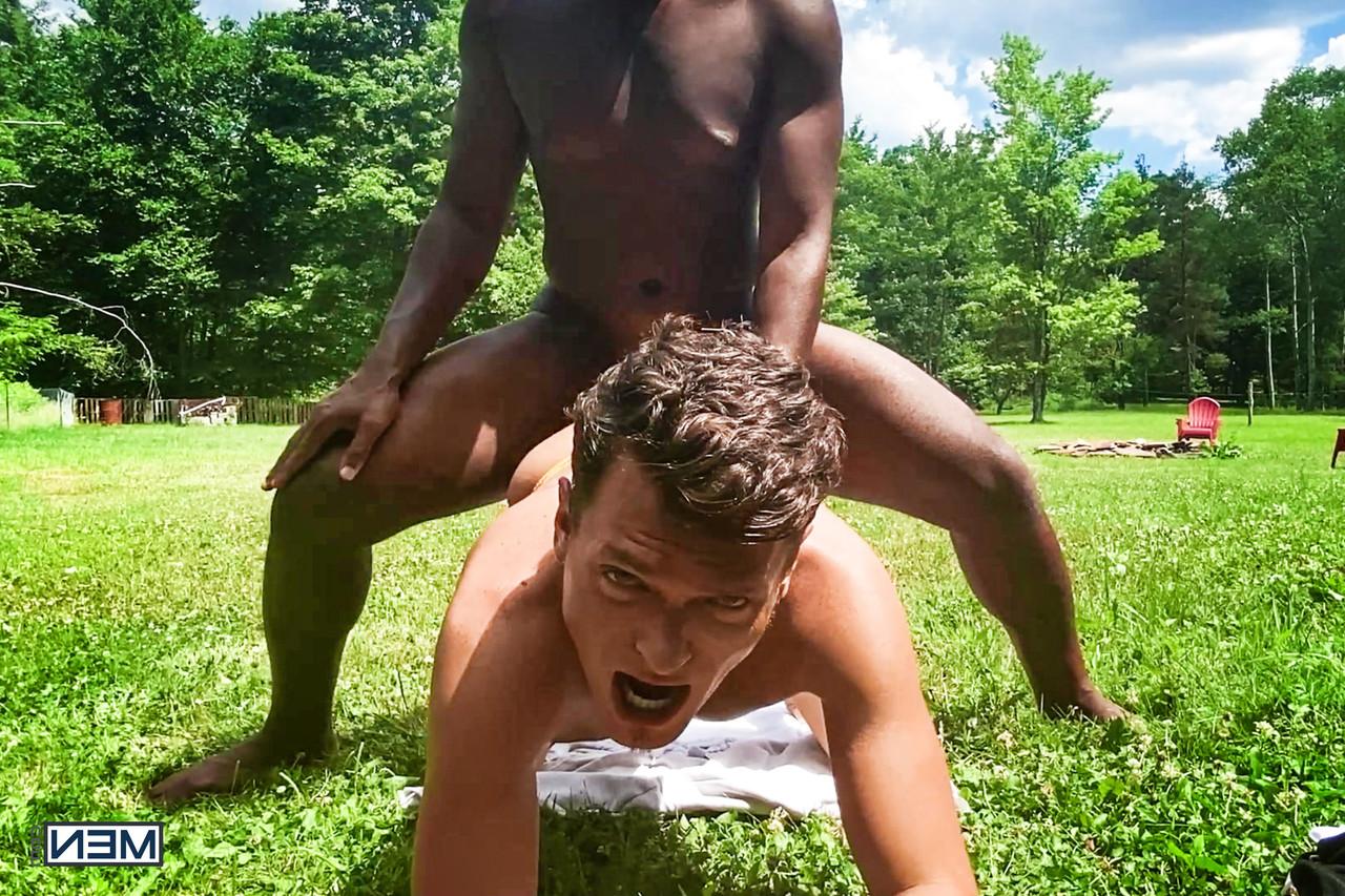 20P O gay negro Ty Shine fode um jovem gostoso depois de brincar com seu amor anal com um vegetariano