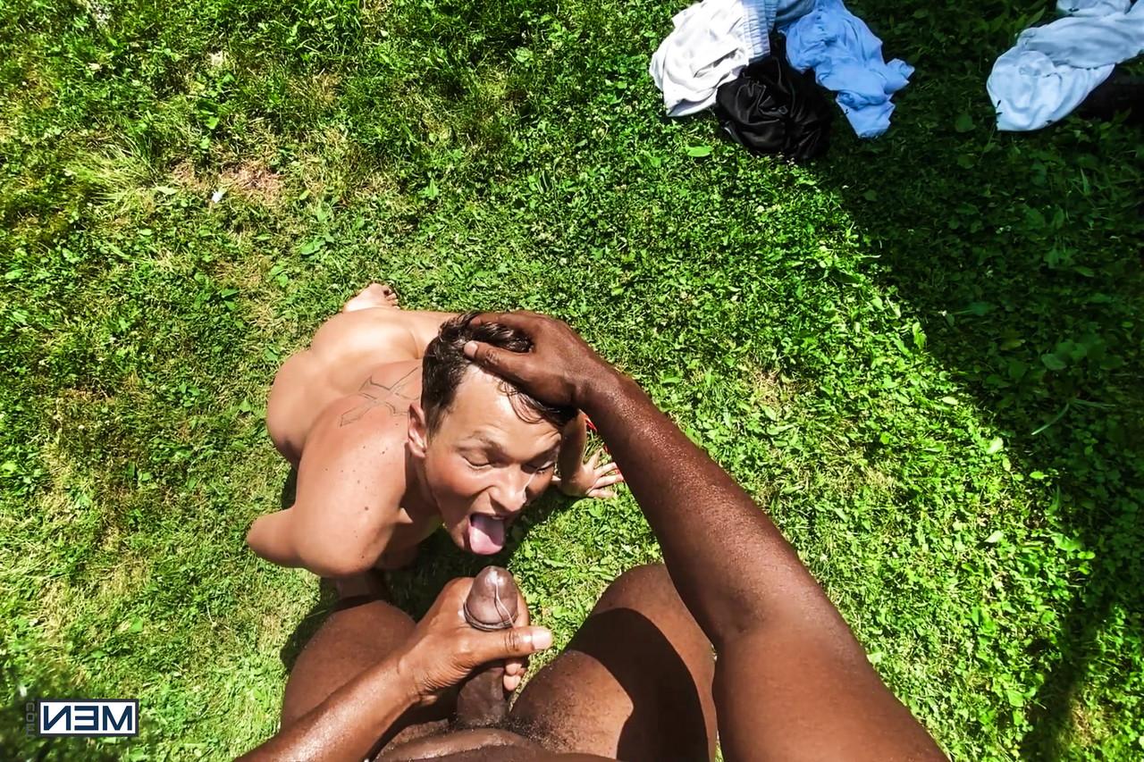 20P O gay negro Ty Shine fode um jovem gostoso depois de brincar com seu amor anal com um vegetariano