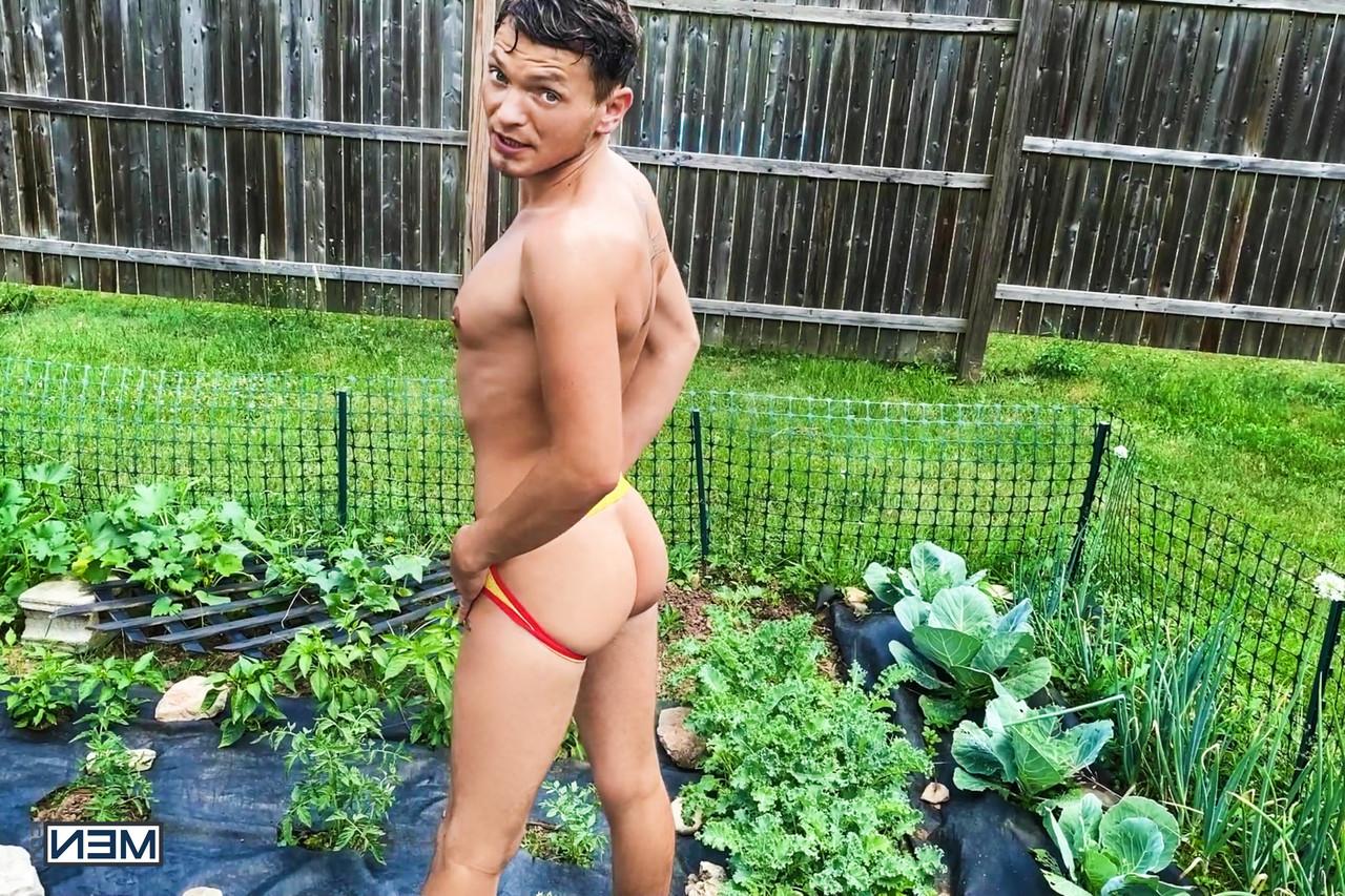 20P O gay negro Ty Shine fode um jovem gostoso depois de brincar com seu amor anal com um vegetariano