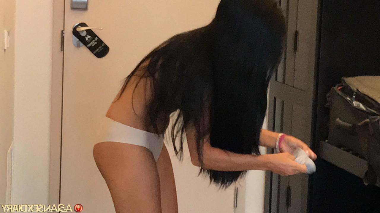 12P Journal de sexe asiatique Apolonia Lapiedra