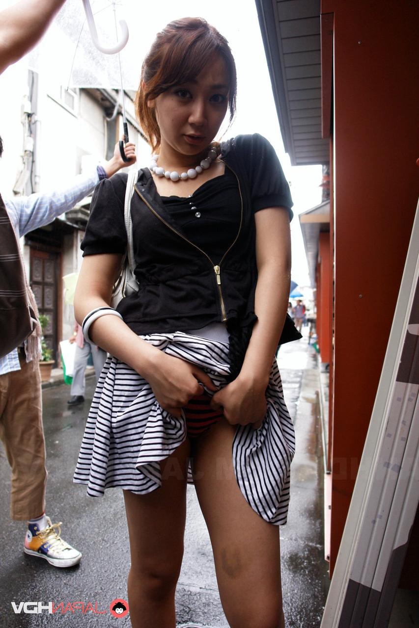 15P Pretty Japanese chick Ryo Akanishi shows some leg and cleavage while in public