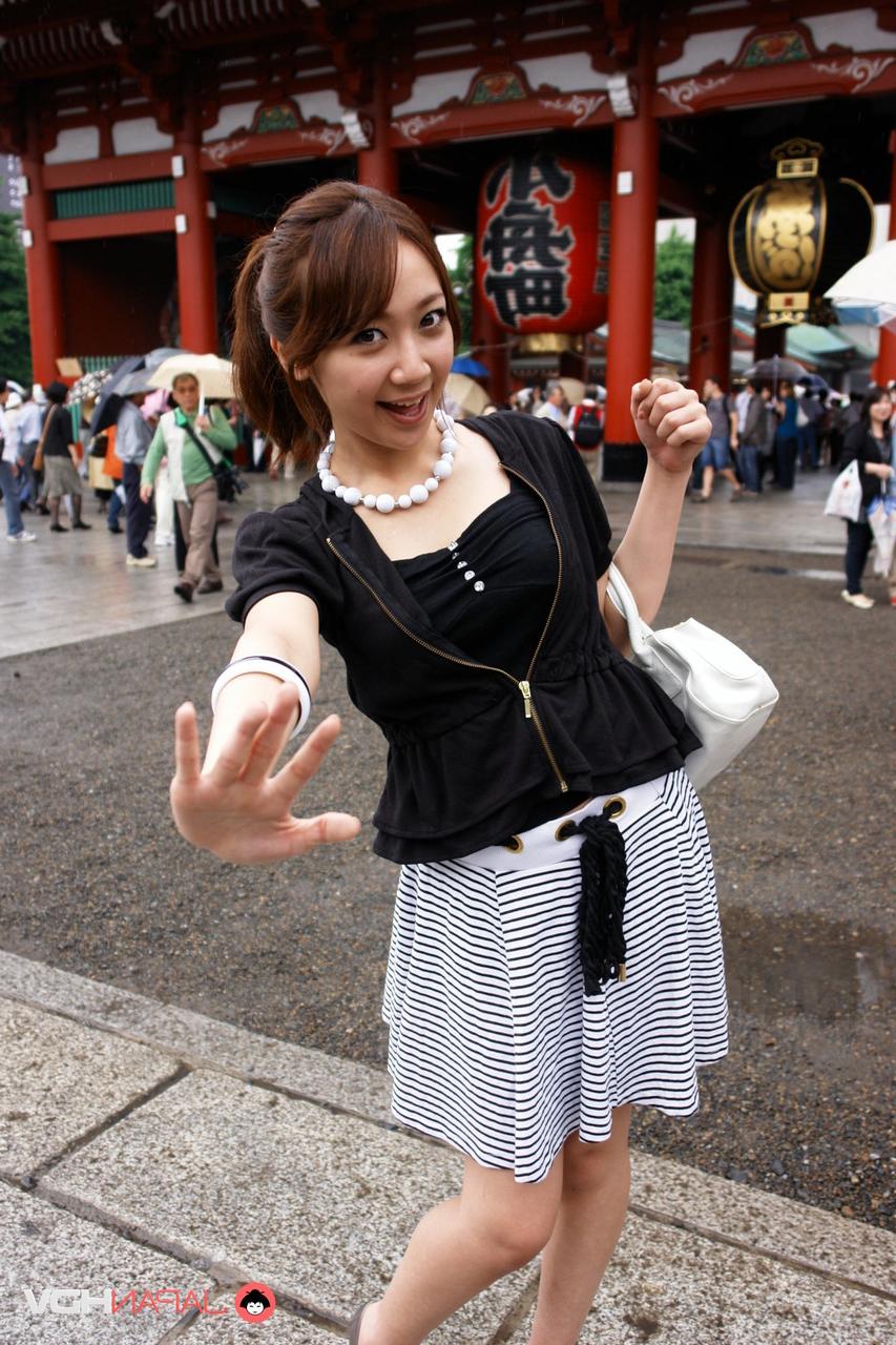15P Pretty Japanese chick Ryo Akanishi shows some leg and cleavage while in public