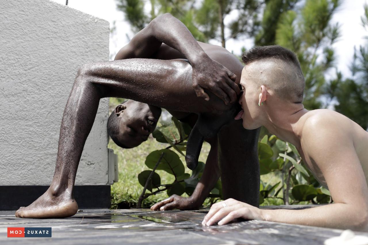 20P Hung black gay Devon LeBron enjoys outdoor anal sex with a white twink