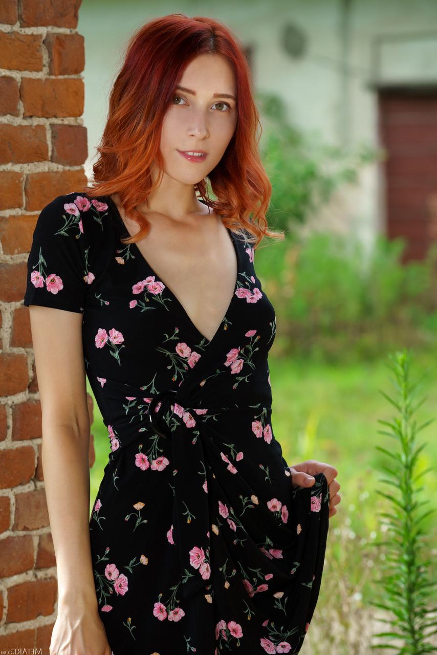20P Redheaded cutie Elin Flame removes her dress and poses naked outdoors