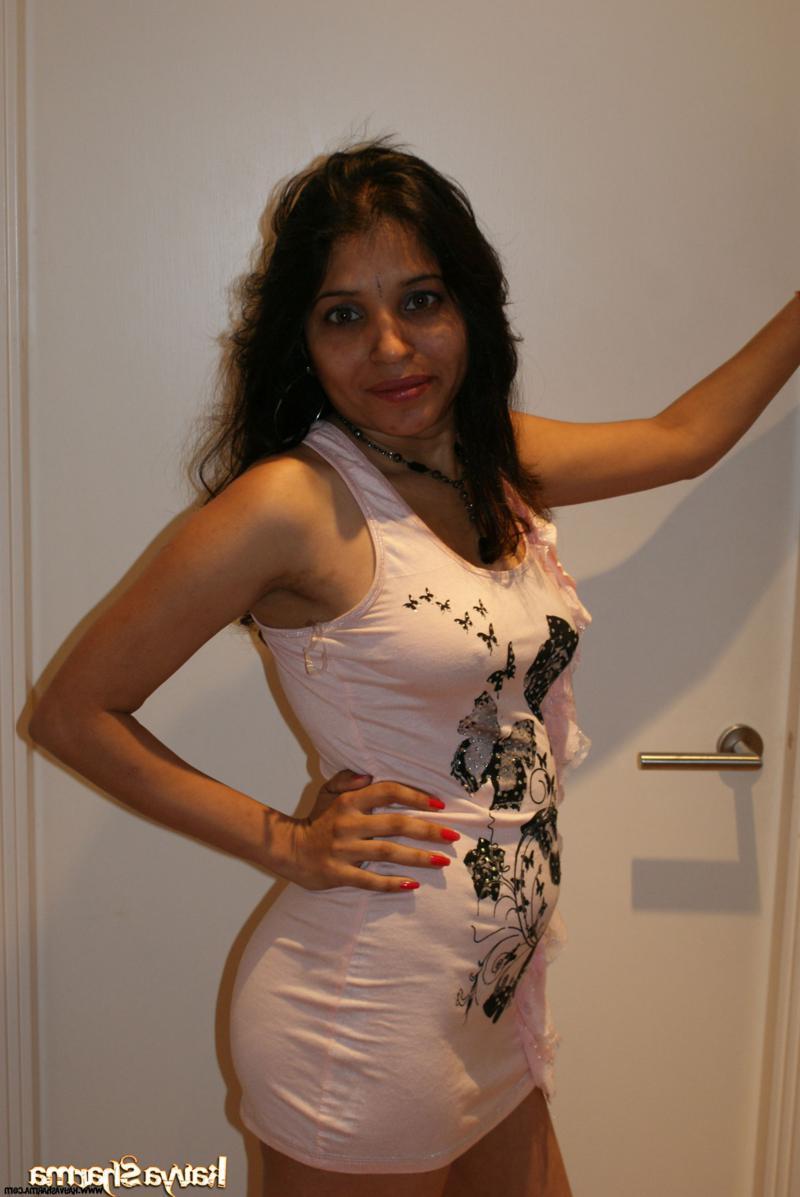 12P Indian MILF Kavya Sharma models a short dress during a non-nude shoot