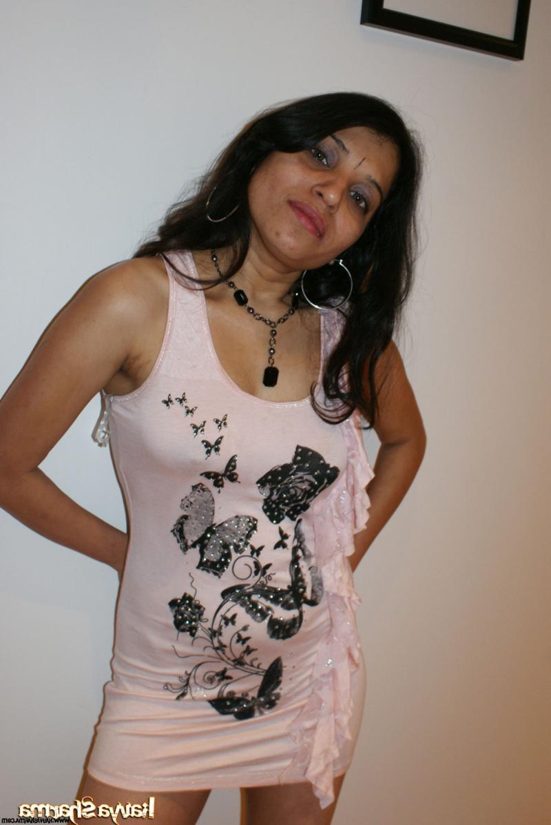 12P Indian MILF Kavya Sharma models a short dress during a non-nude shoot