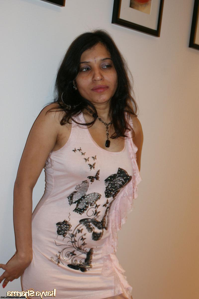 12P Indian MILF Kavya Sharma models a short dress during a non-nude shoot