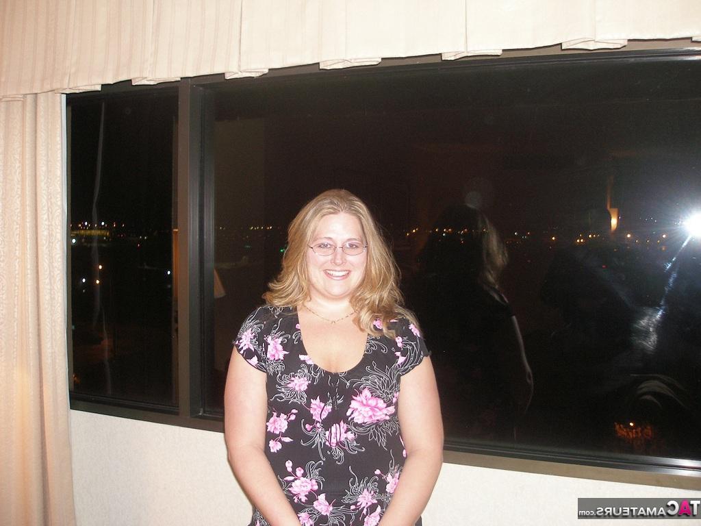 16P A gordinha Gangbang Momma faz sexo na cama de um quarto de hotel