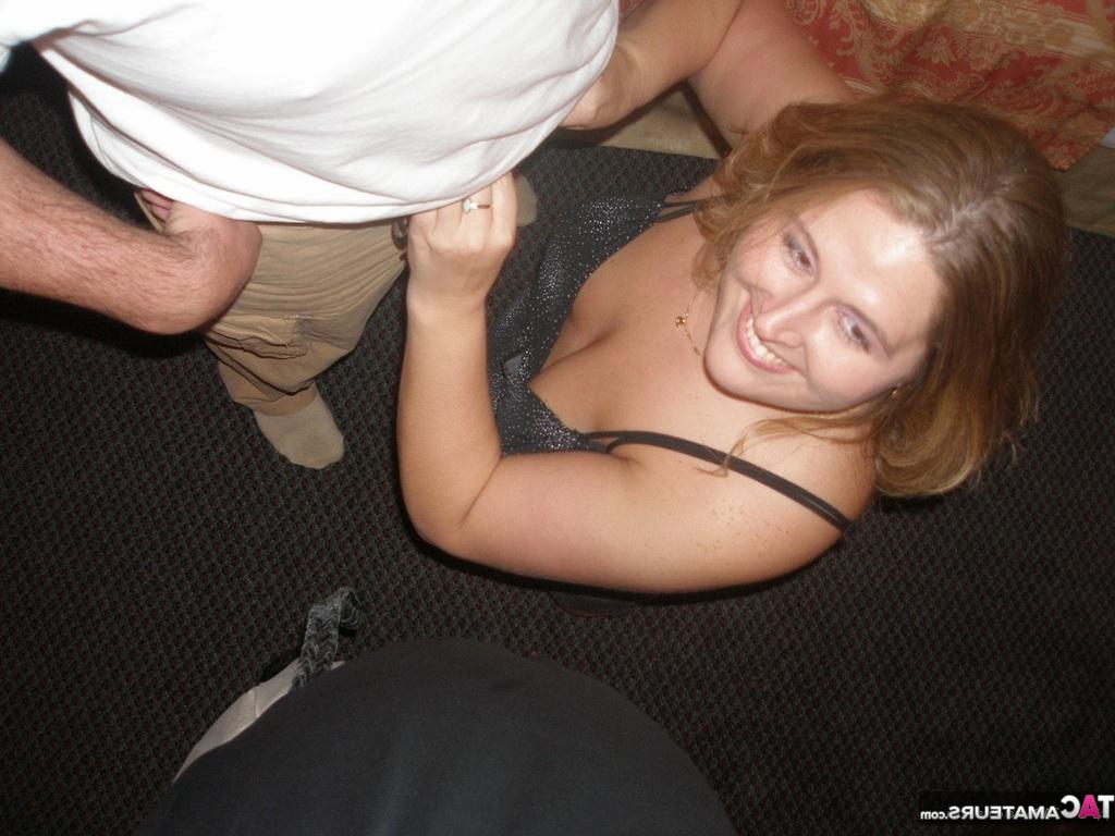 16P A gordinha Gangbang Momma faz sexo na cama de um quarto de hotel