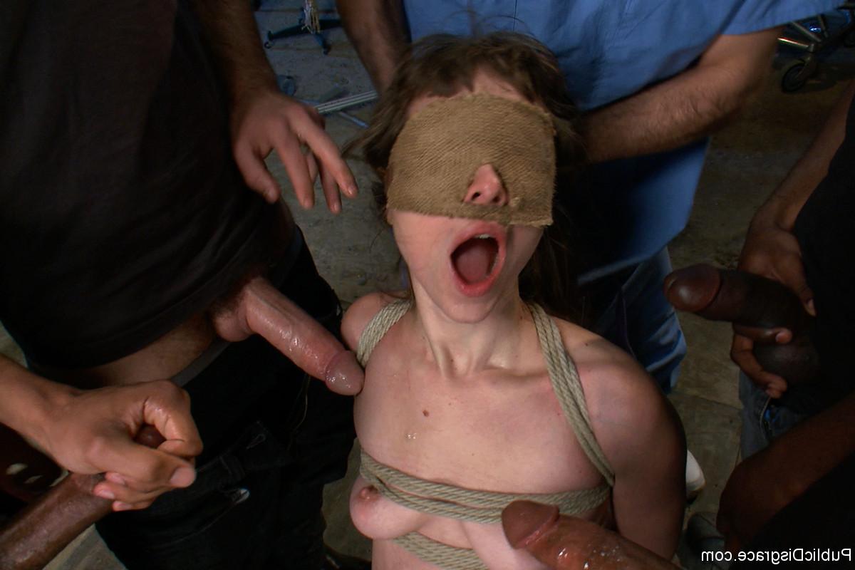 20P Desgracia pública Bobby Bends, Calixto, James Deen, Lou Davis, Mickey Mod, Seda