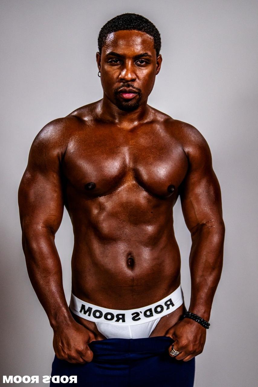 20P Gay negro musculoso DeAngelo Jackson gosta de sexo anal infravermelho com um traseiro quente