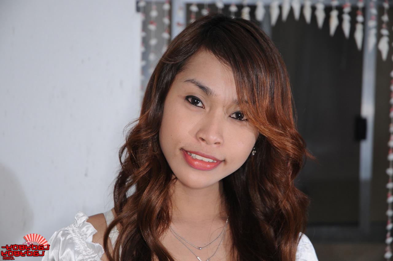 14P Ladyboy-Pornofotos