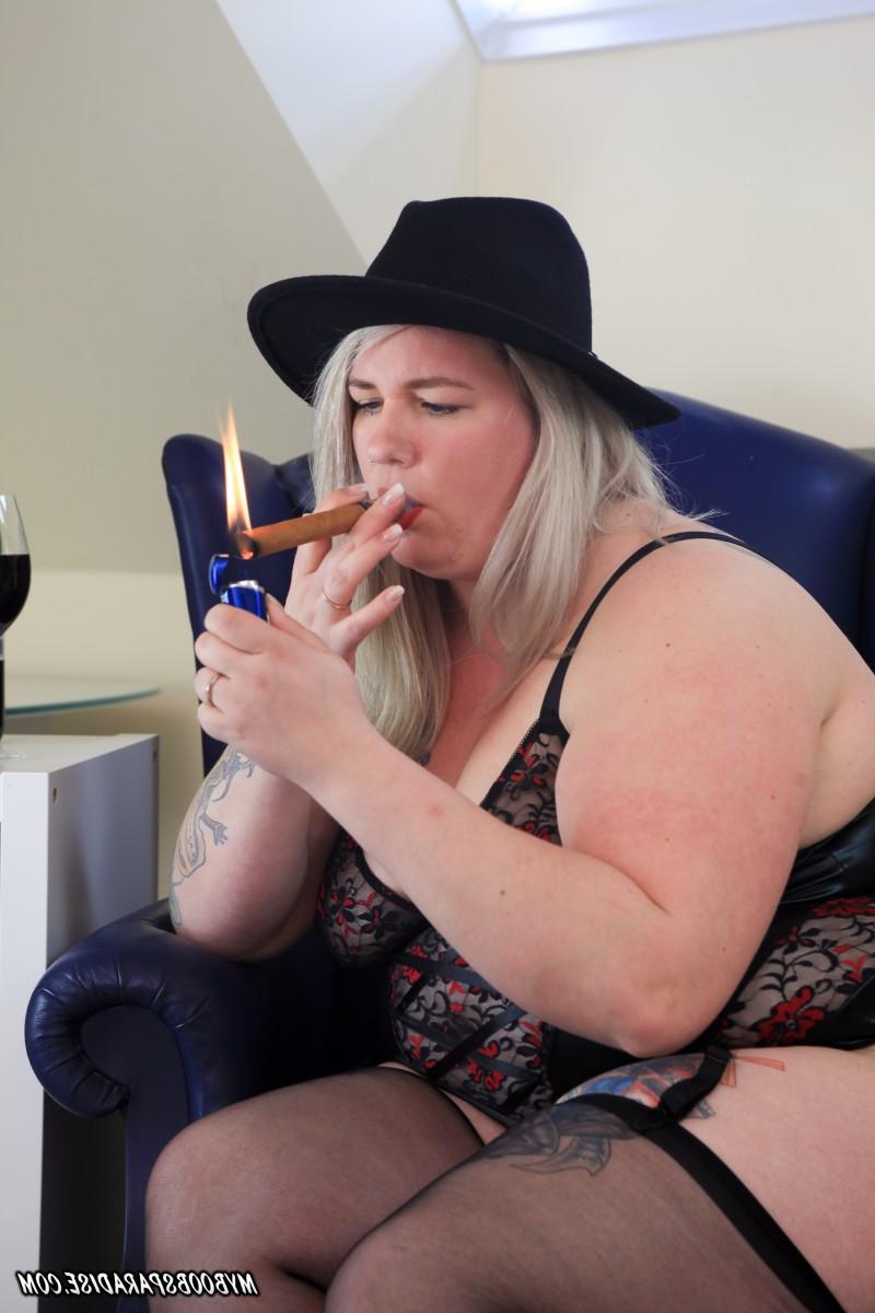 16P Blonde BBW Bonie lights up a cigar before going topless in a black hat