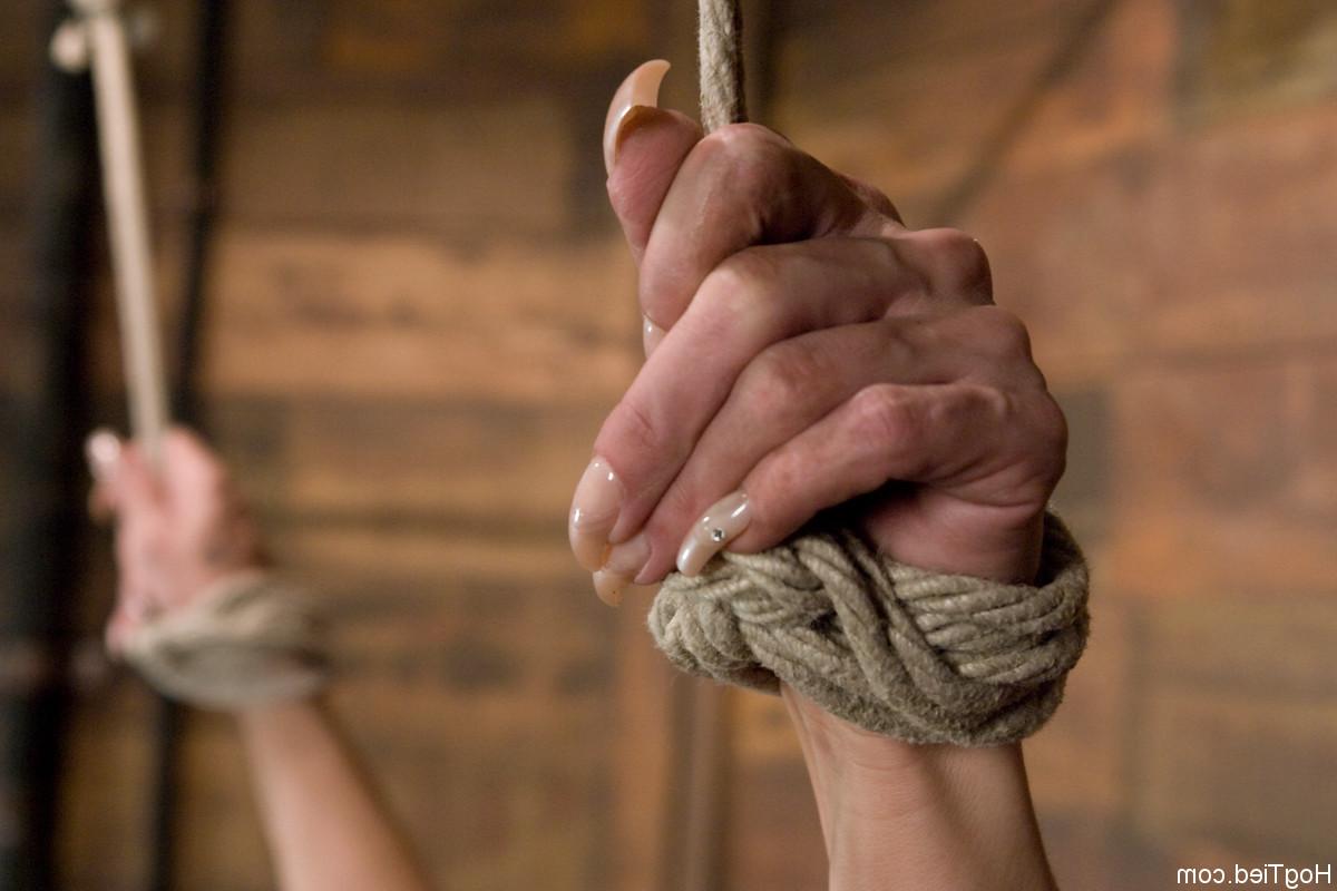 20P MILF with big boobs Lisa Lipps gets punished with a vibrator in rope bondage