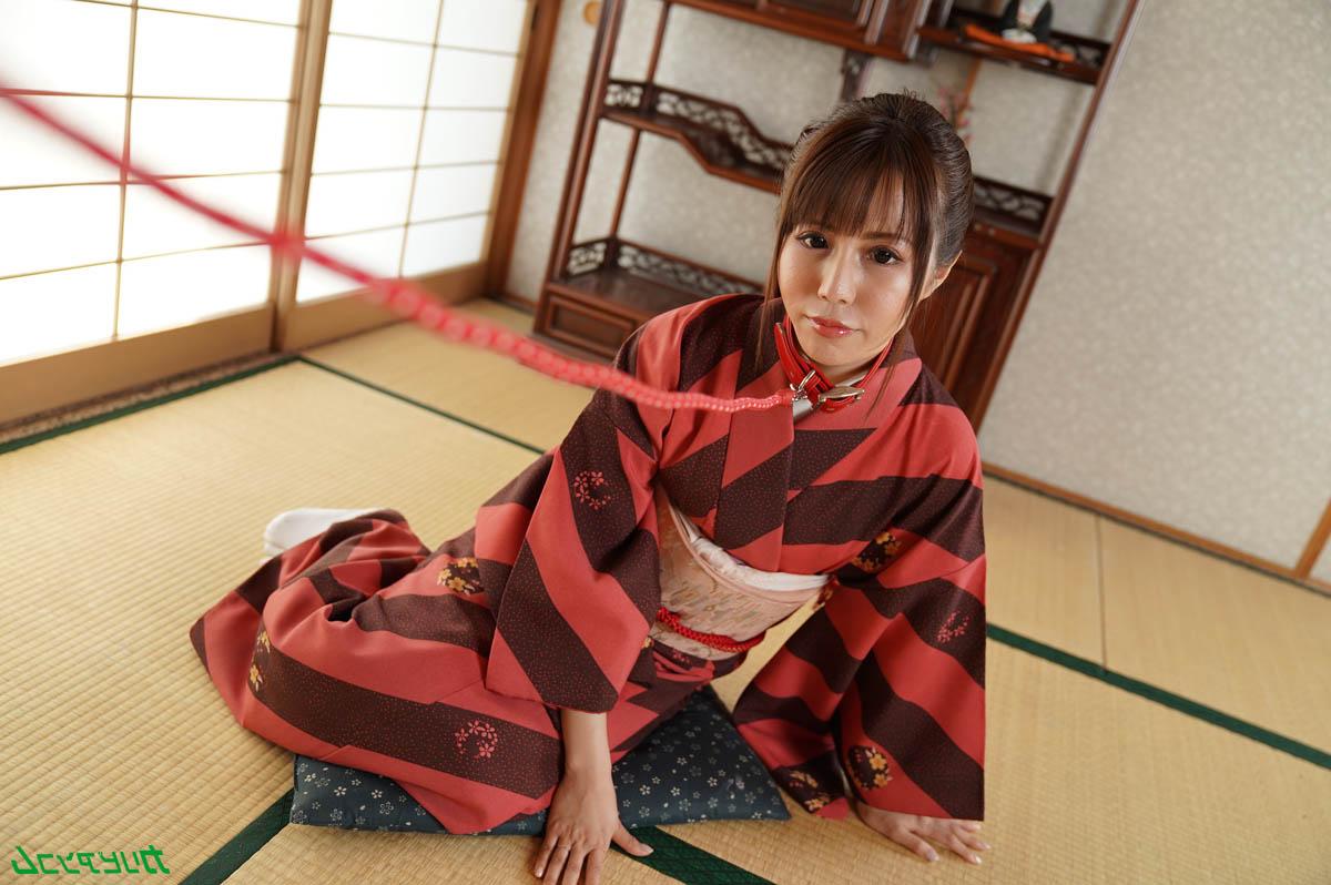 20P La esposa asiática miyuki sakura muestra su coño afeitado con creampie después del sexo
