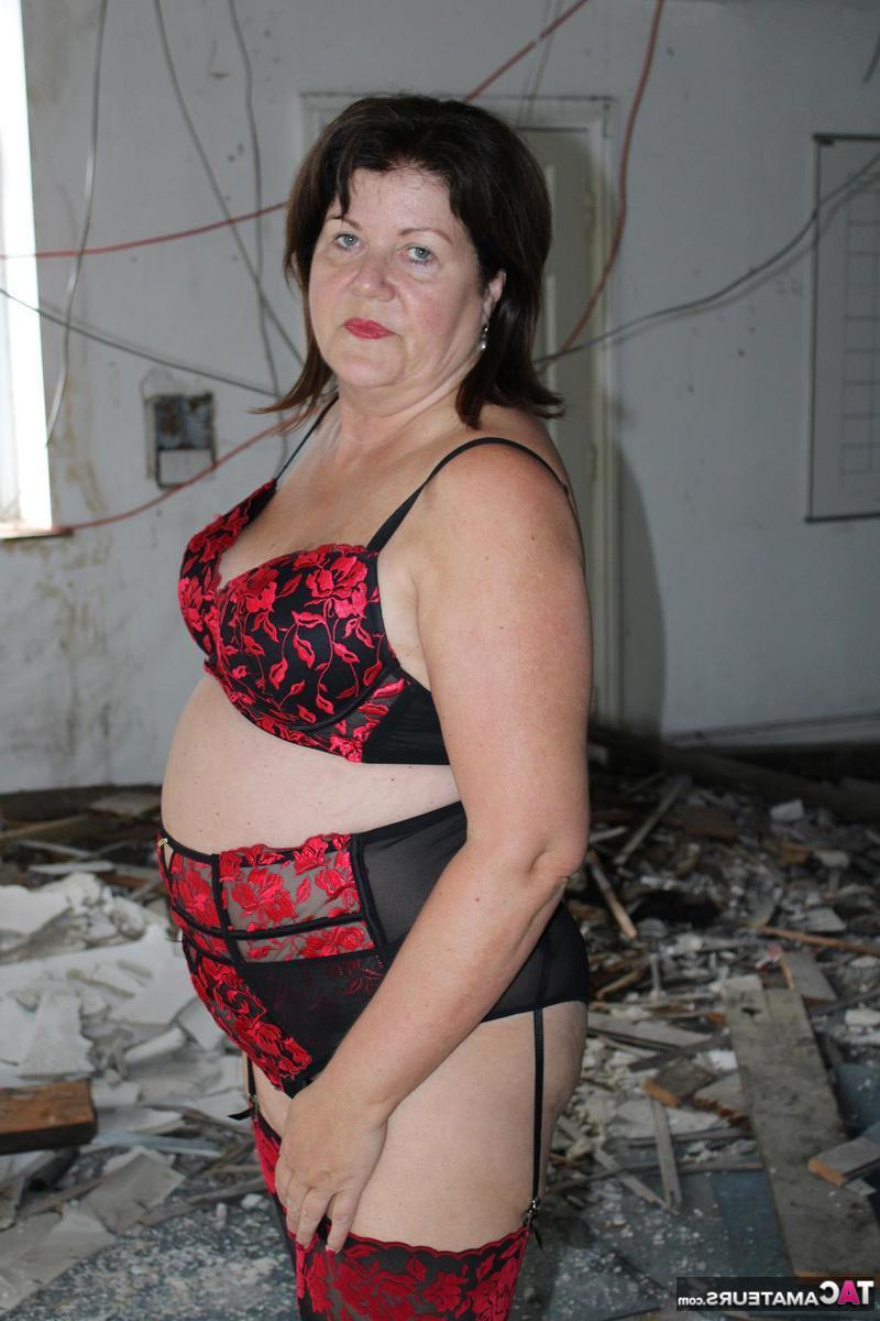 16P Mature British plumper Cassandra Uk models lingerie and nylons as well