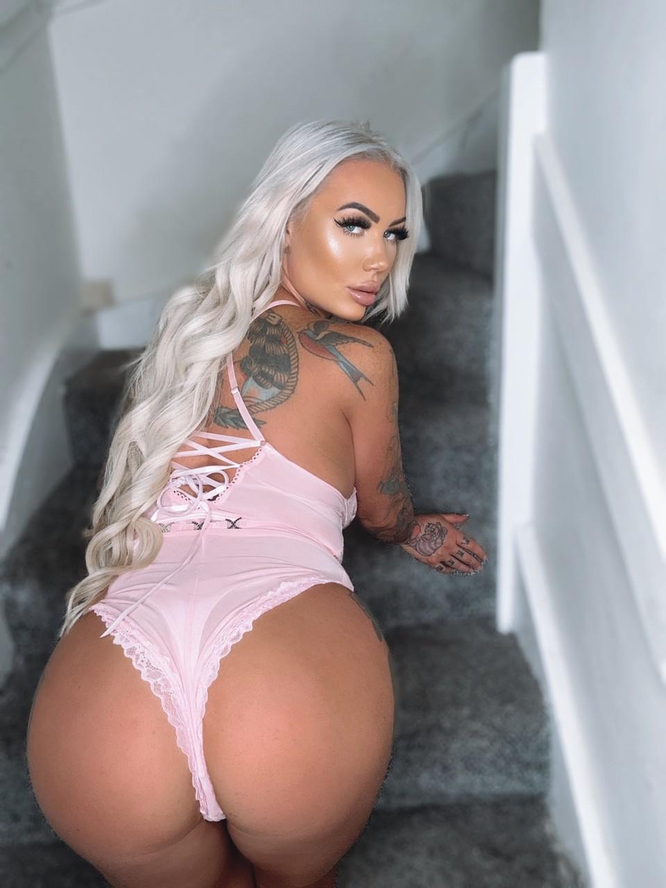 16P La bombe OnlyFans Megan Loux expose son corps meurtrier dans sa compilation