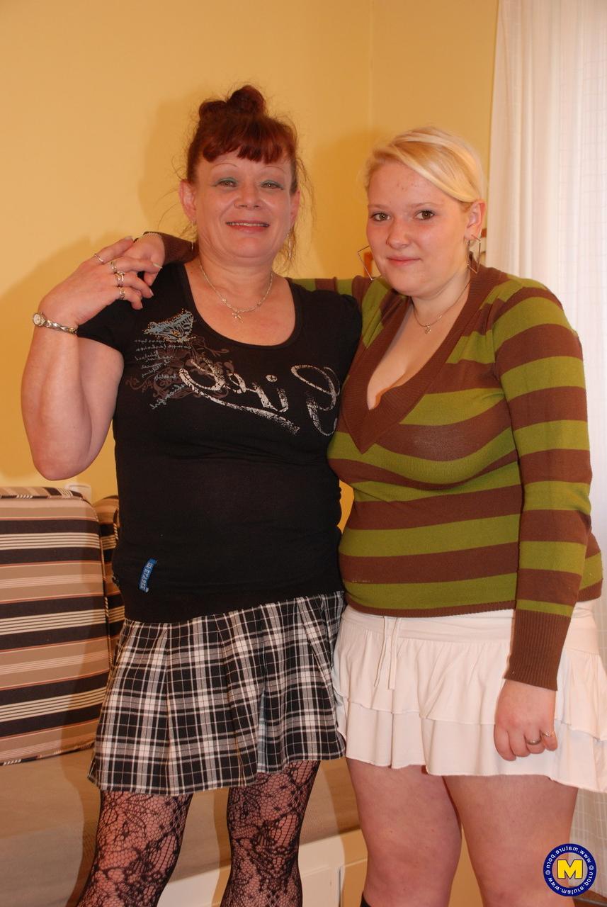 20P BBW lesbianas con grandes tetas Baram y Sandra C se dan placer oral