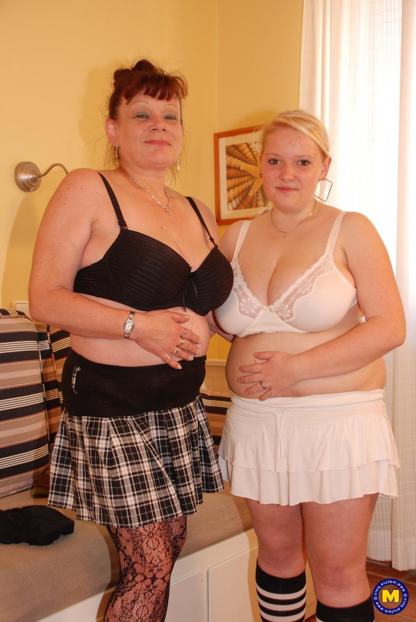 20P BBW lesbianas con grandes tetas Baram y Sandra C se dan placer oral