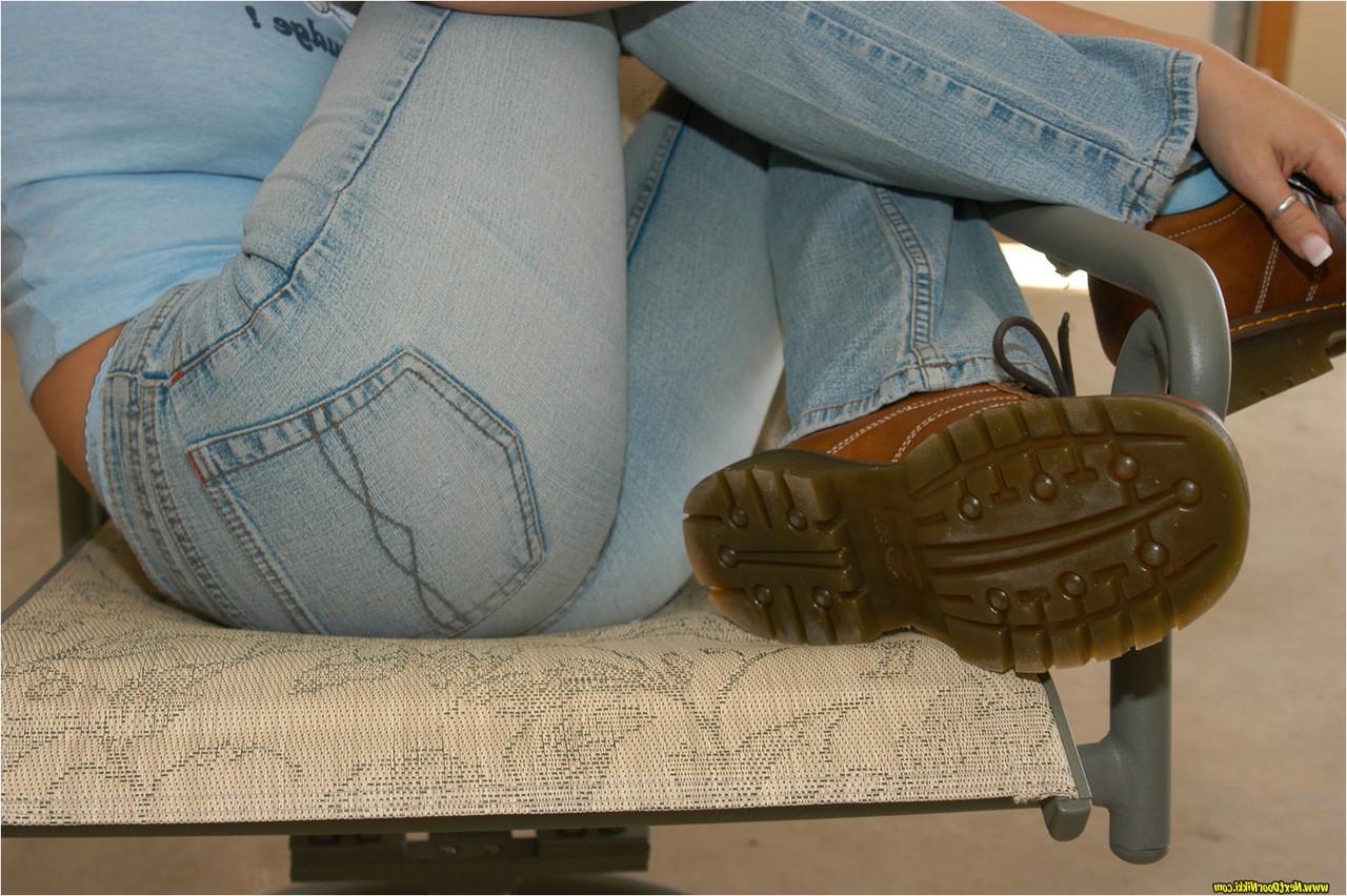 12P Solo girl Nikki Sims slides faded jeans over her tattooed ass in garage
