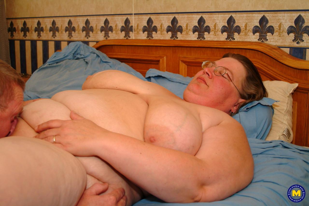 20P Fat granny in glasses Jo unveils her saggy breasts and gets her twat licked