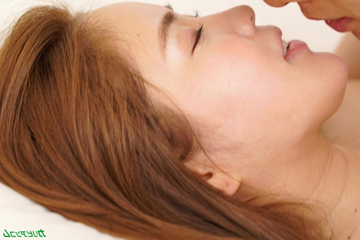 20P 美しい日本人女性の瀬田まいがストリップされ、犯され、中出しされる