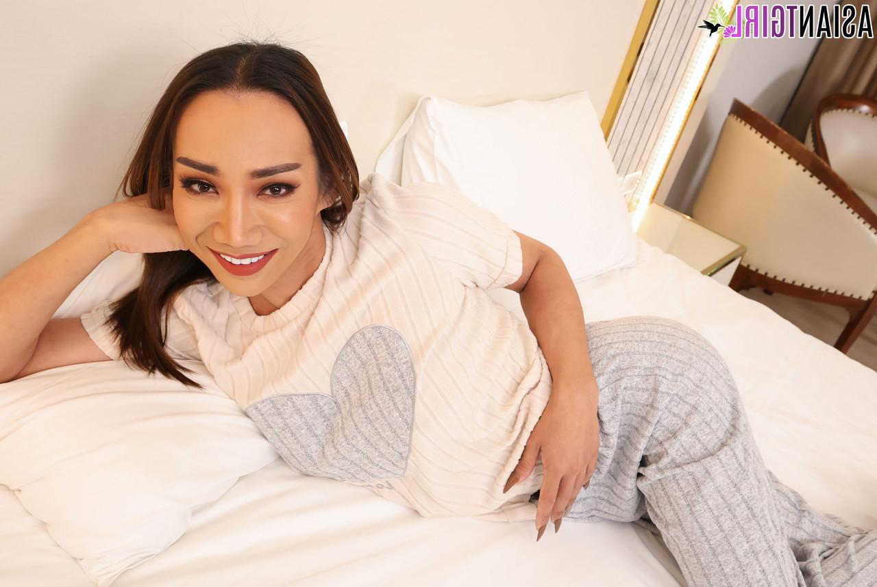 16P Asiatique TGirl Rii