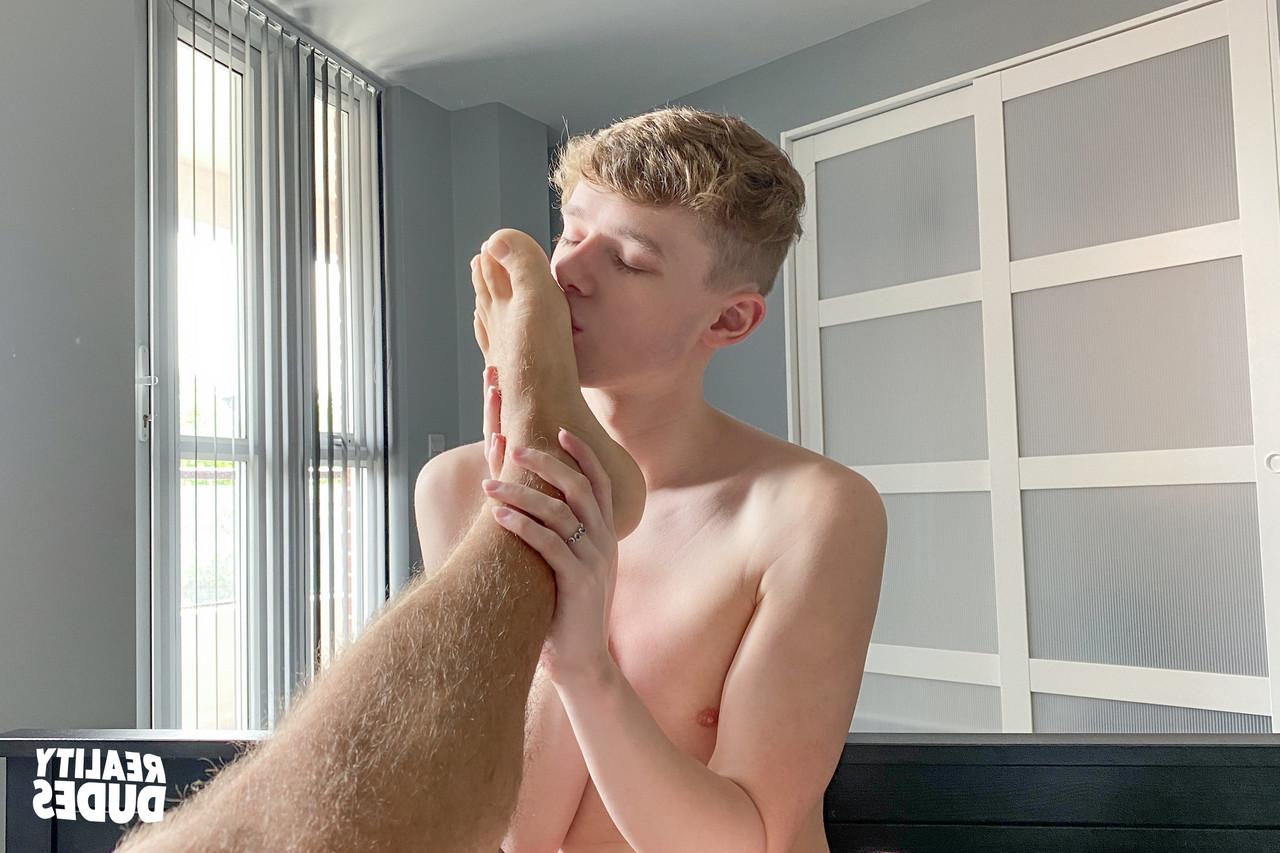 20P O pequeno gay Rourke e o garanhão excitado Zilv se fodem em uma relação sexual quente