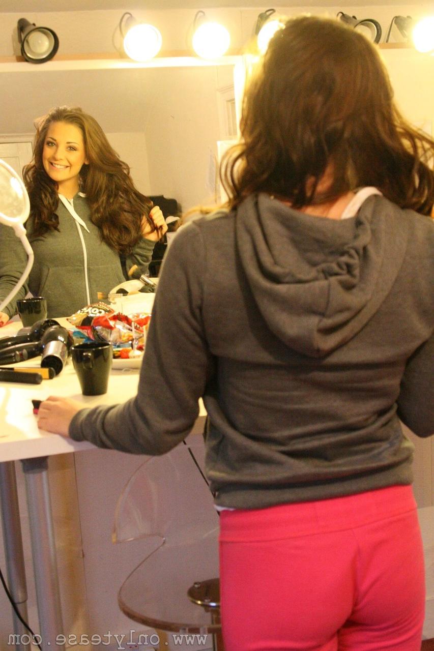 20P Garotas sexy mostram seus peitos em uma compilação dos bastidores
