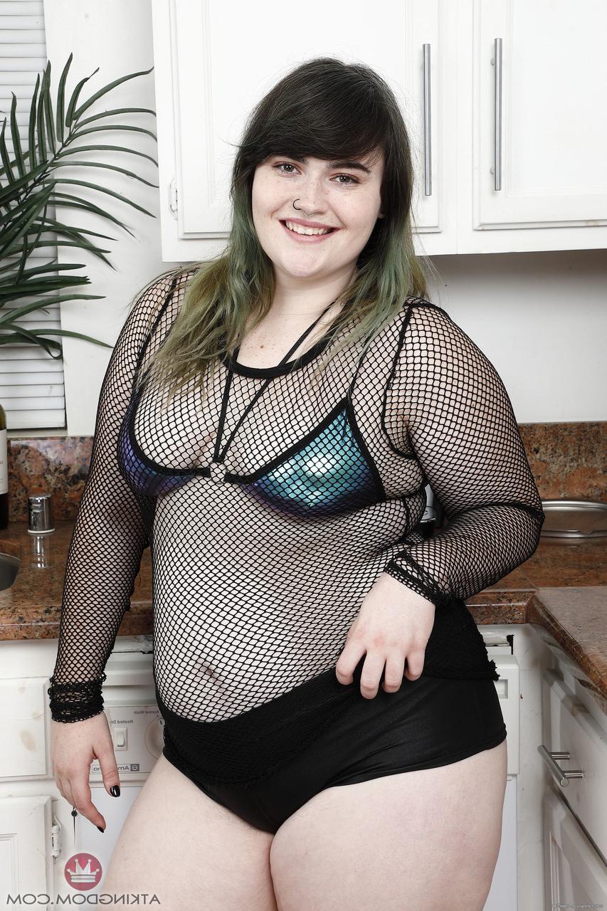 20P Young BBW Cece Lachey stripping in the kitchen & flaunting her furry holes