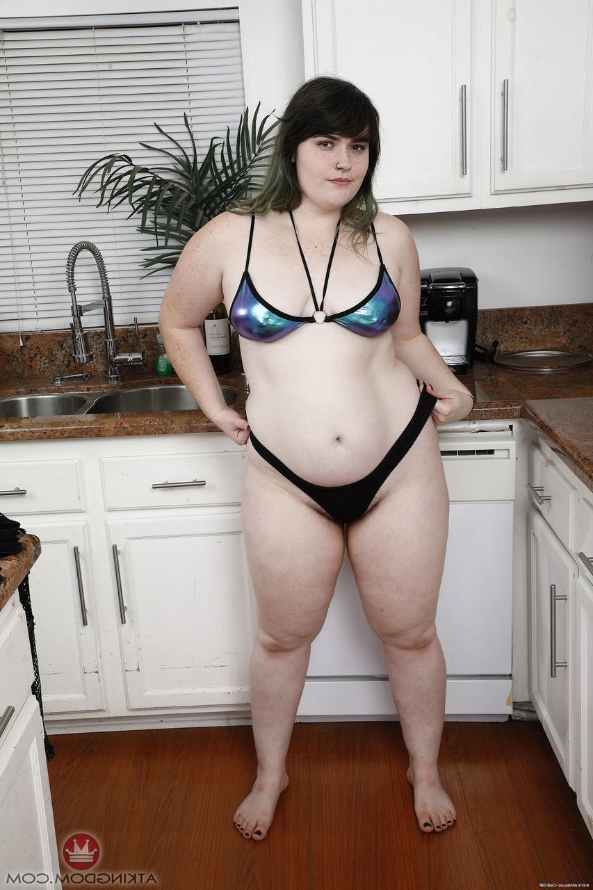 20P Young BBW Cece Lachey stripping in the kitchen & flaunting her furry holes