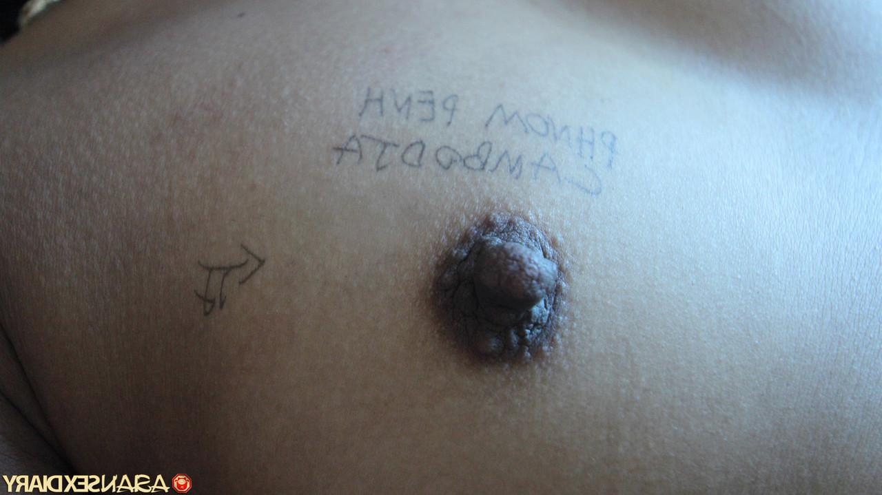 15P Pequena garota asiática é transada no estilo POV enquanto faz sua estreia no pornô
