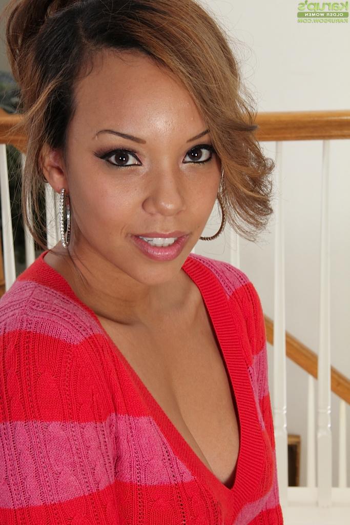 16P Maravillosa acción de desnudarse con la milf de ébano Stacy Welch