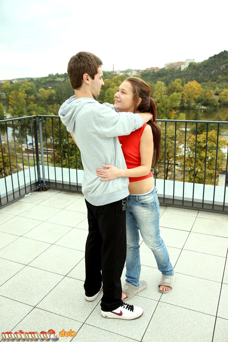 15P Zierliche asiatische Teenagerin bekommt nach dem Ficken einen Cumshot auf ihren engen Arsch