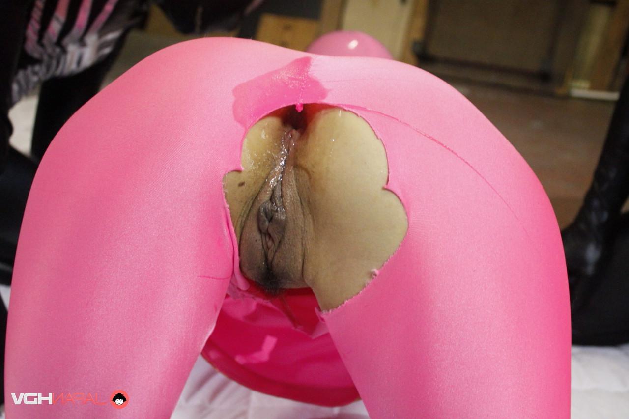 15P Die japanische Cosplayerin Sentai Brave bekommt bei einem Gangbang einen Creampie