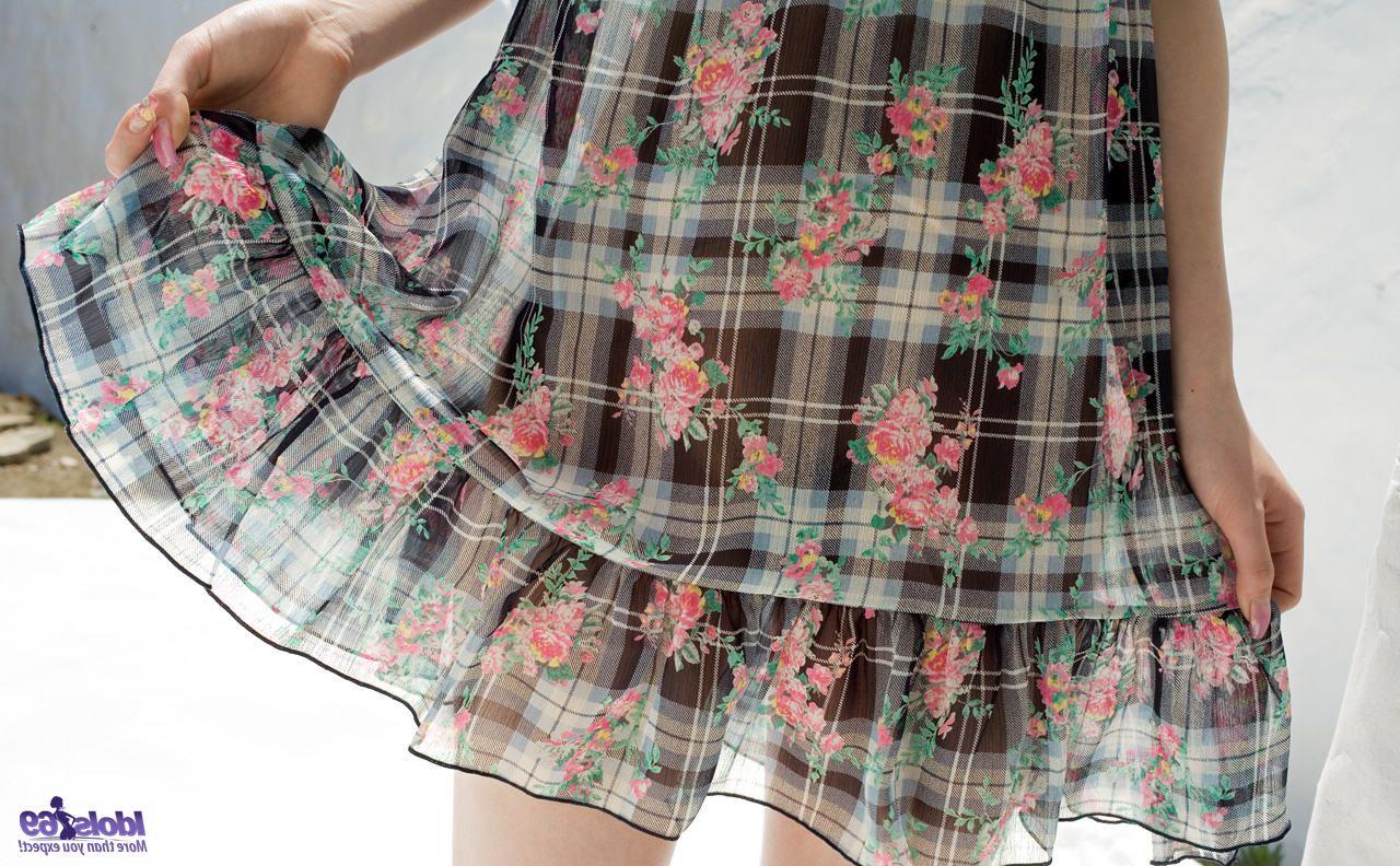 15P La joven japonesa pelirroja miyu nakai expone sus turgentes tetas y su arbusto también