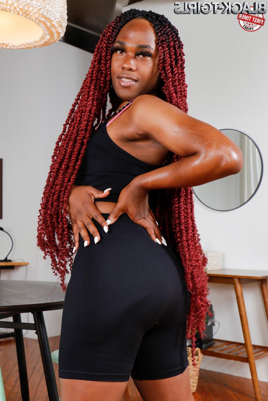 16P Negra TGirls Roxi