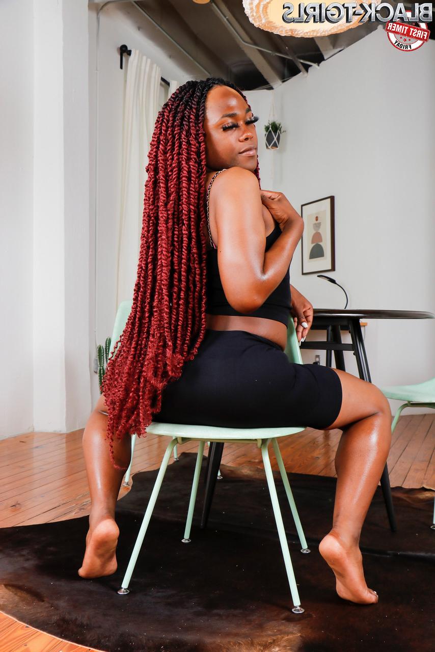 16P Negra TGirls Roxi