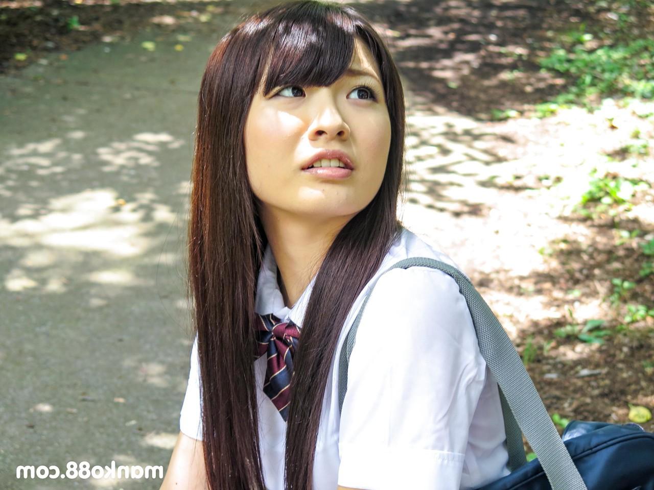 20P Colegiala japonesa recogida en el bosque y follada perfectamente