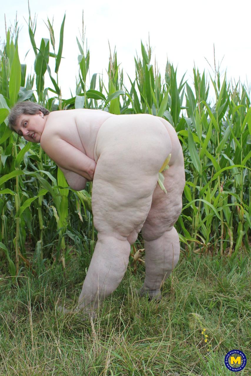 20P Plump European Tina C undresses in a corn field & masturbates her mature cunt