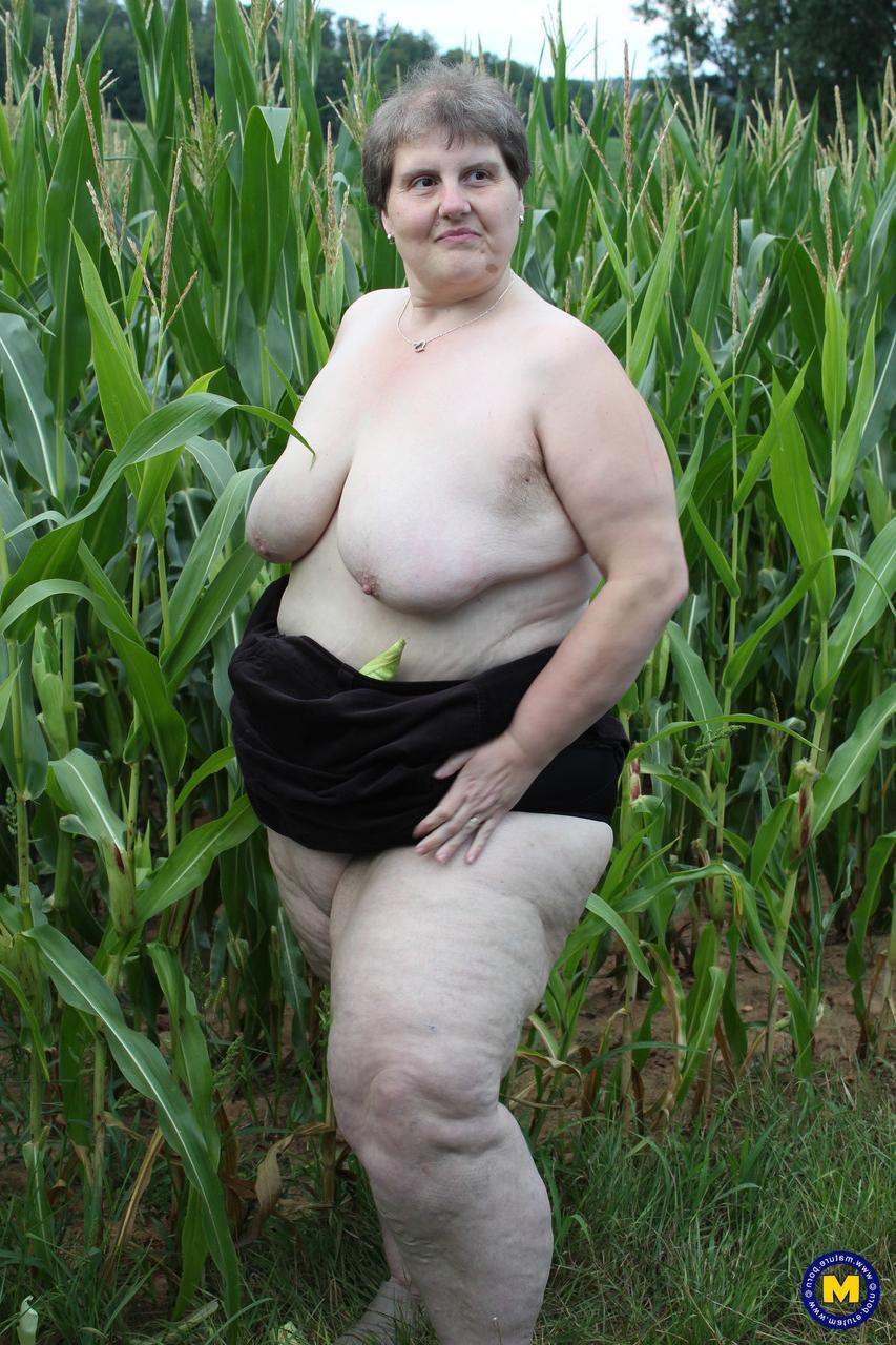 20P Plump European Tina C undresses in a corn field & masturbates her mature cunt