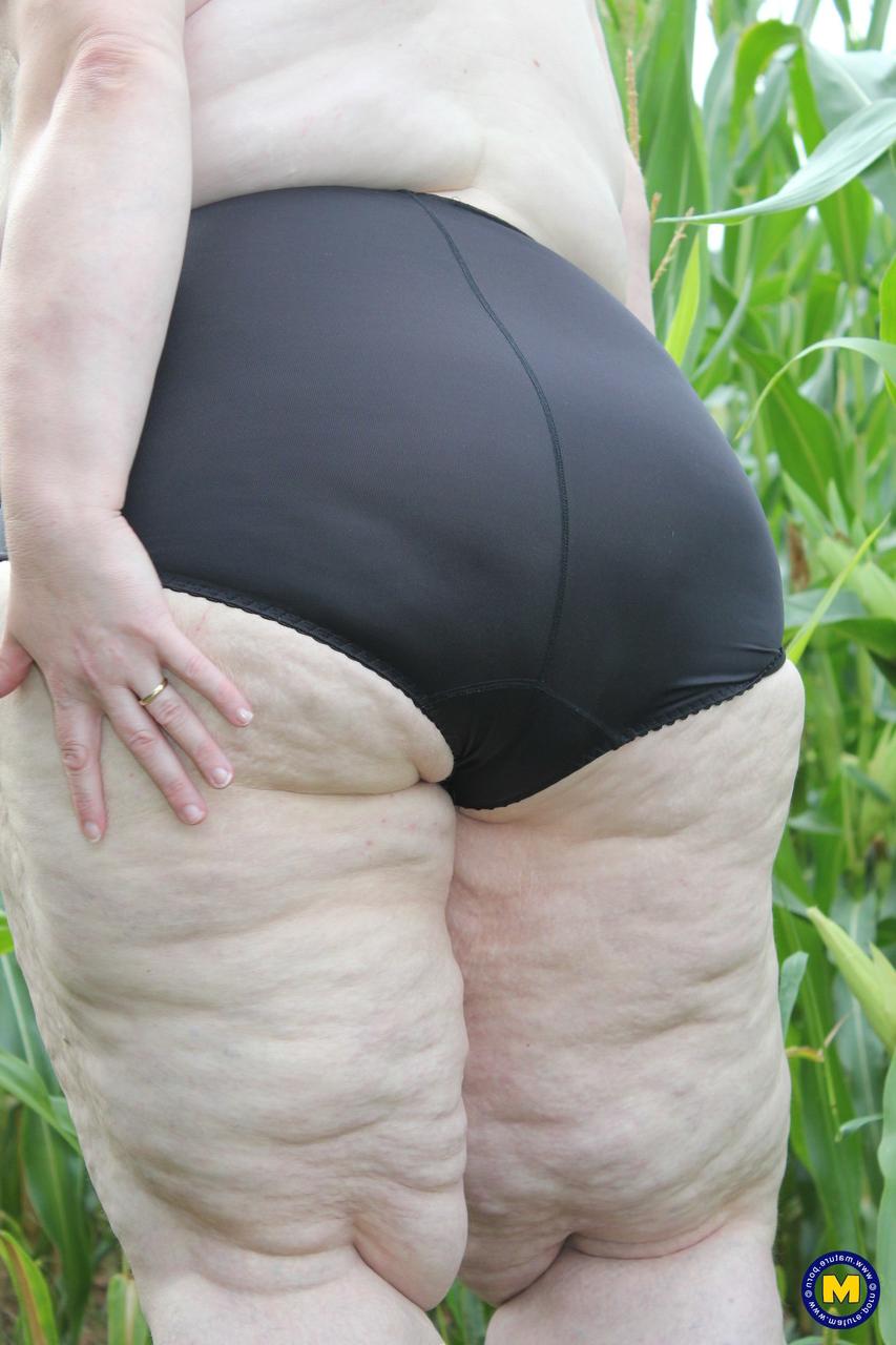 20P Plump European Tina C undresses in a corn field & masturbates her mature cunt