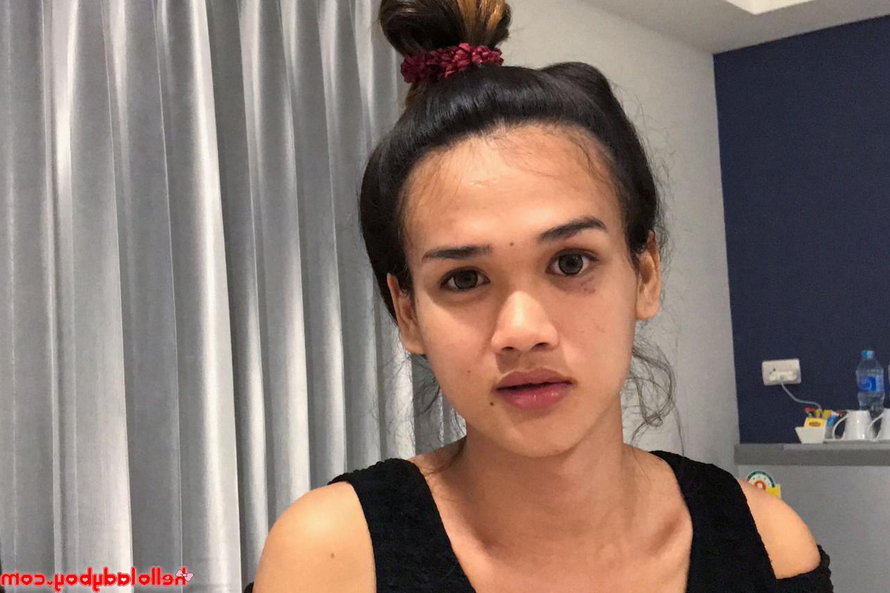 18P Bonita transexual asiática hace una mamada en POV después de provocar con un sexy vestido negro